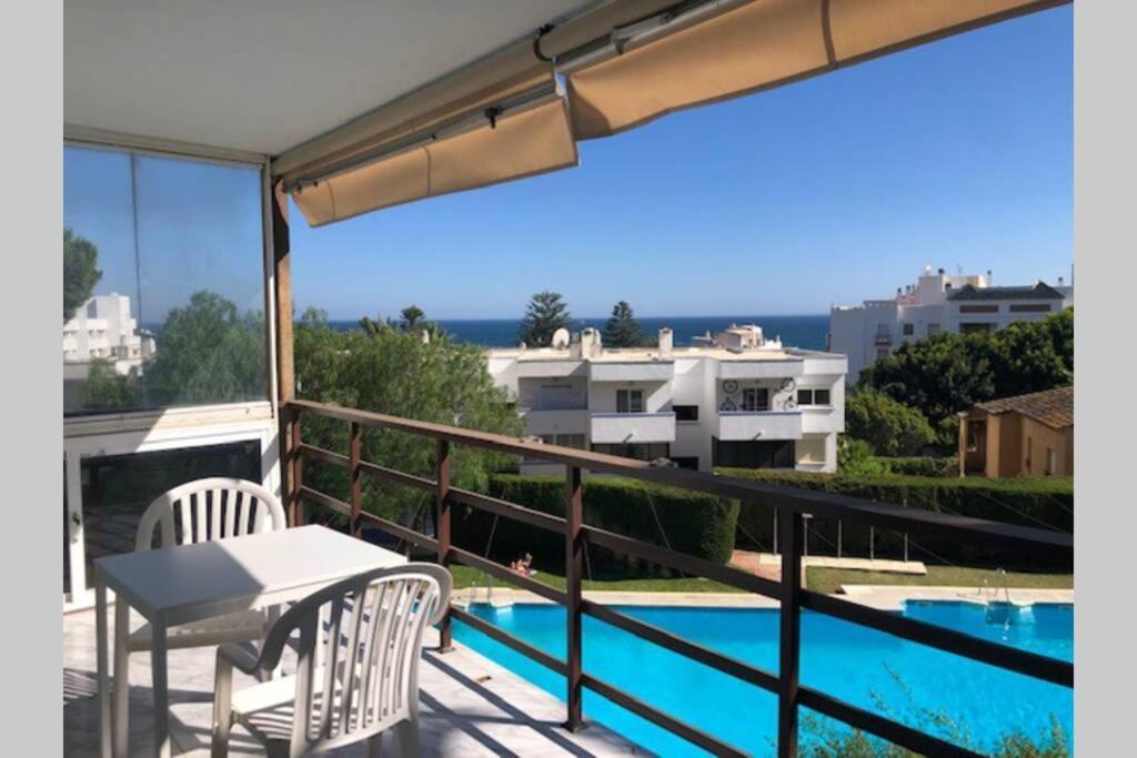 Tres Bel Avec Piscine Et Tennis Entre Amis Ou En Famille Appartement Estepona